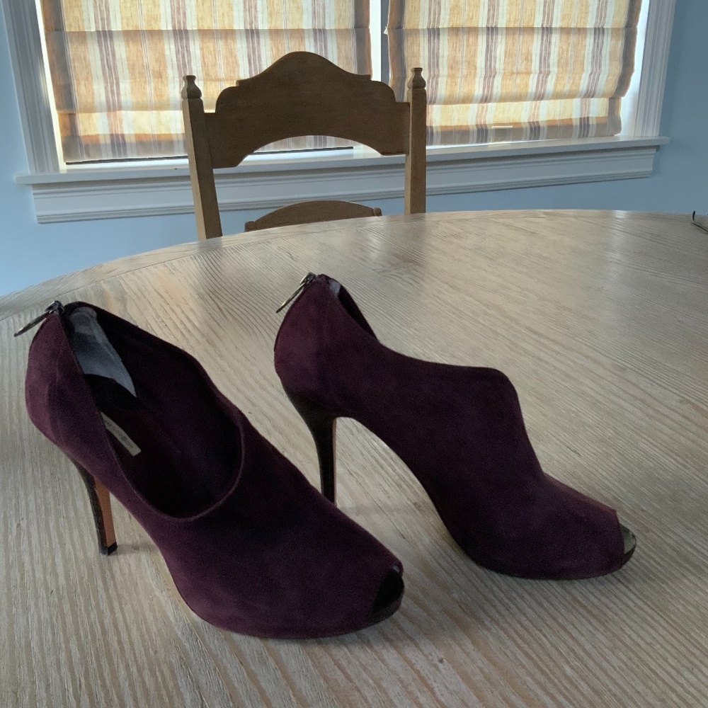 Suede open-toe pumps